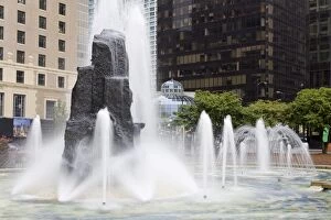 Images Dated 31st May 2010: Vancouver Art Gallery fountain, Vancouver, British Columbia, Canada, North America