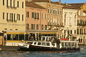 Images Dated 6th March 2009: Vaporetto stop on Zattere Quais Dorsoduro, Venice, UNESCO World Heritage Site