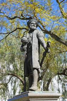 Alentejo Prints: Vasco de Gama statue, Evora, Alentejo, Portugal, Europe