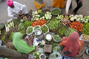 Images Dated 24th November 2007: Vegetable Market, Jaisalmer, Western Rajasthan, India, Asia