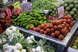 Images Dated 26th June 2007: Vegetables for sale