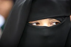 Images Dated 28th September 2009: Veiled woman, Paris, France, Europe