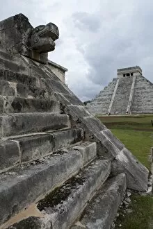 Images Dated 28th October 2009: Venus platform with Kukulkan Pyramid in the background, Chichen Itza, UNESCO World Heritage Site