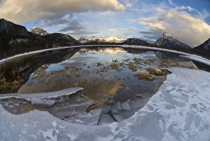 Images Dated 23rd February 2008: Vermilion Lakes, Banff National Park, UNESCO World Heritage Site, Rocky Mountains