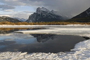 Images Dated 23rd February 2008: Vermilion Lakes, Banff National Park, UNESCO World Heritage Site, Rocky Mountains