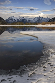 Images Dated 23rd February 2008: Vermilion Lakes, Banff National Park, UNESCO World Heritage Site, Rocky Mountains