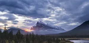 Vermilion Lakes sunrise, Banff National Park, UNESCO World Heritage Site, Canadian Rockies