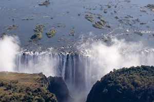 Images Dated 19th July 2007: Victoria Falls, UNESCO World Heritage Site, Zambesi River, on the border of Zambia
