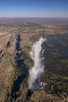 Images Dated 19th July 2007: Victoria Falls, UNESCO World Heritage Site, Zambesi River, on the border of Zambia