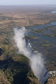 Images Dated 19th July 2007: Victoria Falls, UNESCO World Heritage Site, Zambesi River, on the border of Zambia