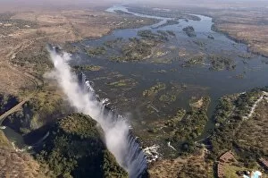 Images Dated 19th July 2007: Victoria Falls, UNESCO World Heritage Site, Zambesi River, on the border of Zambia