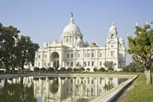 Images Dated 8th November 2008: Victoria Memorial, Chowringhee, Kolkata (Calcutta), West Bengal, India, Asia