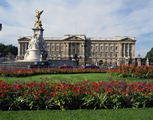 Buckingham Palace Prints: The Victoria Monument and Buckingham Palace, London, England, United Kingdom, Europe
