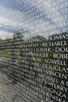 Images Dated 4th January 2000: Vietnam Veterans Memorial Wall, Washington D