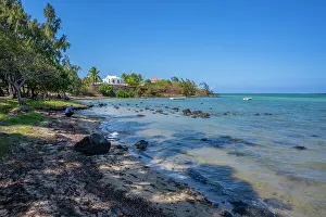 View of Anse La Raie Beach and turquoise Indian Ocean on sunny day, Mauritius, Indian Ocean, Africa