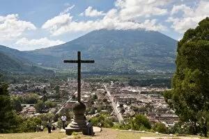 Images Dated 28th October 2010: View of Antigua from Cross on the Hill Park, UNESCO World Heritage Site, Guatemala, Central America