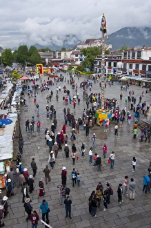 Images Dated 5th August 2010: View over the Barkhor, a public square located around Jokhang Temple in Lhasa