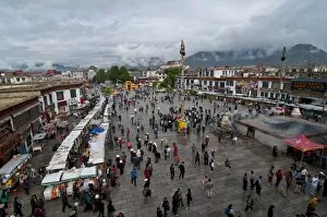 Images Dated 5th August 2010: View over the Barkhor, a public square located around Jokhang Temple in Lhasa