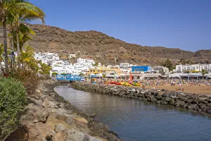 Gran Canaria Prints: View of beach and colourful buildings along the promenade in the old town