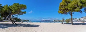 Happy Prints: View of beach and hotels in Santa Ponsa