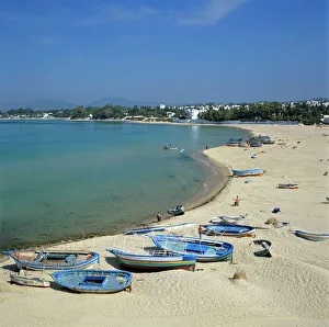 View along beach from the Medina walls, Hammamet, Cap Bon, Tunisia, North Africa, Africa