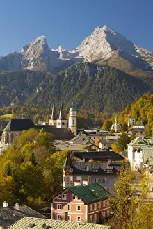 View of Berchtesgaden in autumn with the Watzmann mountain in the background, Berchtesgaden, Bavaria, Germany, Europe
