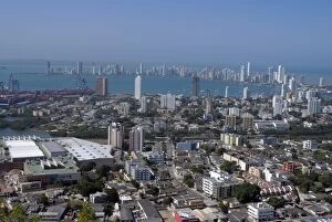 Images Dated 8th February 2009: View over Boca Grande and the new city from the Convento de Santa Cruz de la Popa