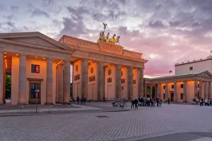 View of Brandenburg Gate at dusk, Pariser Square, Unter den Linden, Berlin, Germany, Europe