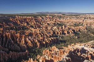 View over Bryce Amphitheatre from the Rim Trail at Bryce Point