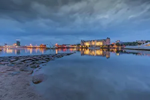 City Lights Prints: View of buildings reflecting in harbour at dusk, Oslo, Norway, Scandinavia, Europe