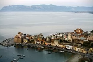 Images Dated 12th May 2007: View over Castellammare del Golfo, Sicily, Italy, Mediterranean, Europe