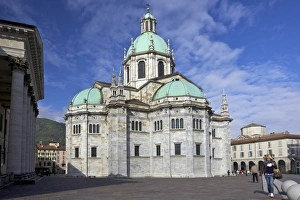 View of Cathedral in Como town centre, Lake Como, Lombardy, Italian Lakes, Italy, Europe