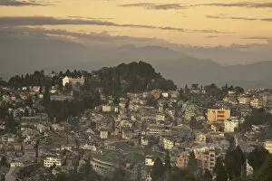 Images Dated 24th October 2008: View of city center, Darjeeling, West Bengal, India, Asia