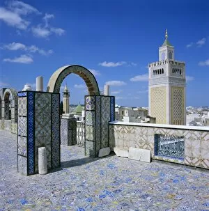 Images Dated 7th December 2011: View over city and Great Mosque from tiled roof top, Tunis, Tunisia, North Africa, Africa