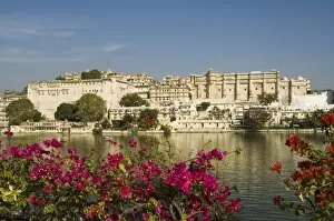 Images Dated 2nd August 2008: View of the City Palace and hotels from Lake Pichola