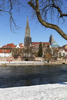 View over Danube River to Ulm Cathedral, Ulm, Swabian Alps, Baden-Wurttemberg, Germany