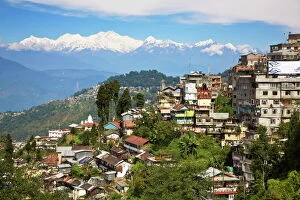 Hill Side Collection: View of Darjeeling and Kanchenjunga, Kangchendzonga range from Merry Resorts