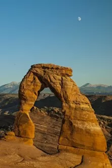 View of Delicate Arch, Arches Bows National Park, Utah, United States of America, North America
