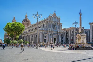 View of Duomo di Sant'Agata and Fountain of Elephants, Piazza Duomo, Catania, Sicily, Italy, Europe