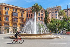 Roundabout Prints: View of fountain in Placa la Reina