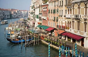 Quay Collection: View of Grand Canal and Riva del Vin from Rialto Bridge, Venice, UNESCO World Heritage Site