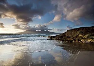 Images Dated 6th November 2008: View towards Isle of Rum from Singing Sands (Camas Sgiotaig), Isle of Eigg