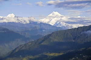 Images Dated 2nd October 2008: View of Kanchenjunga, Kangchendzonga range, Tashi viewpoint, Gangtok, Sikkim, India, Asia