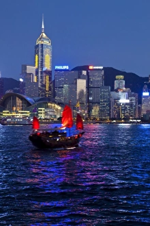 Images Dated 7th July 2009: View from Kowloon of one of the last remaining Chinese sailing junks on Victoria Harbour