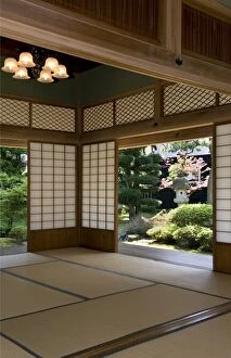 Images Dated 28th April 2009: View of landscape garden at the Kyu Uchiyamake Samurai house in Echizen-Ono