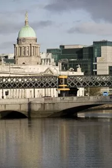 Images Dated 28th October 2009: View of the Liffey River with the Custom House Quay in the background, Dublin