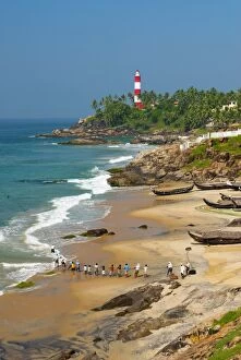 Images Dated 2nd December 2006: View to the Lighthouse with fishermen, Kovalam, Kerala, India, Asia