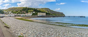 Jetties Collection: View of Llandudno Pier and the Great Orme in background from promenade, Llandudno