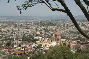 Images Dated 18th April 2008: View from the Mirador with the church La Parroquia, San Miguel de Allende (San Miguel)