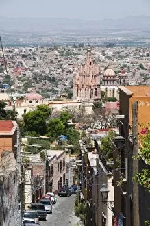 Images Dated 18th April 2008: View from the Mirador of town and La Parroquia church, San Miguel de Allende (San Miguel)